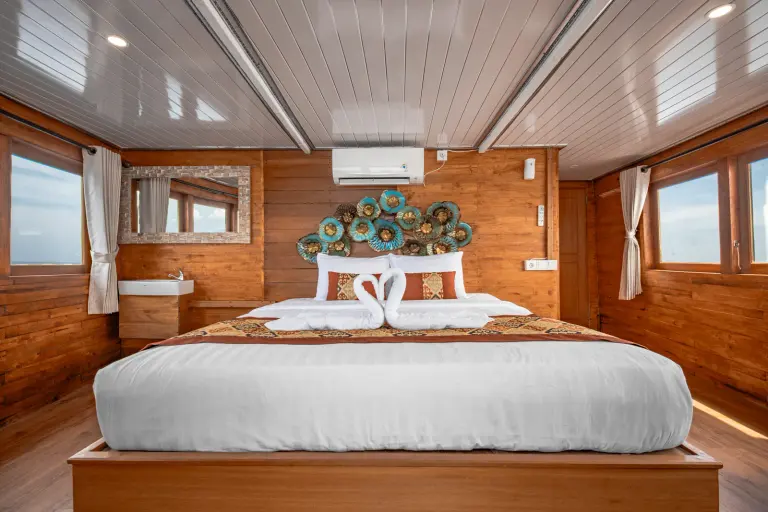 Kamar Master Cabin, ber-AC, kamar mandi dalam, 2-3 tamu di Kapal Magika
