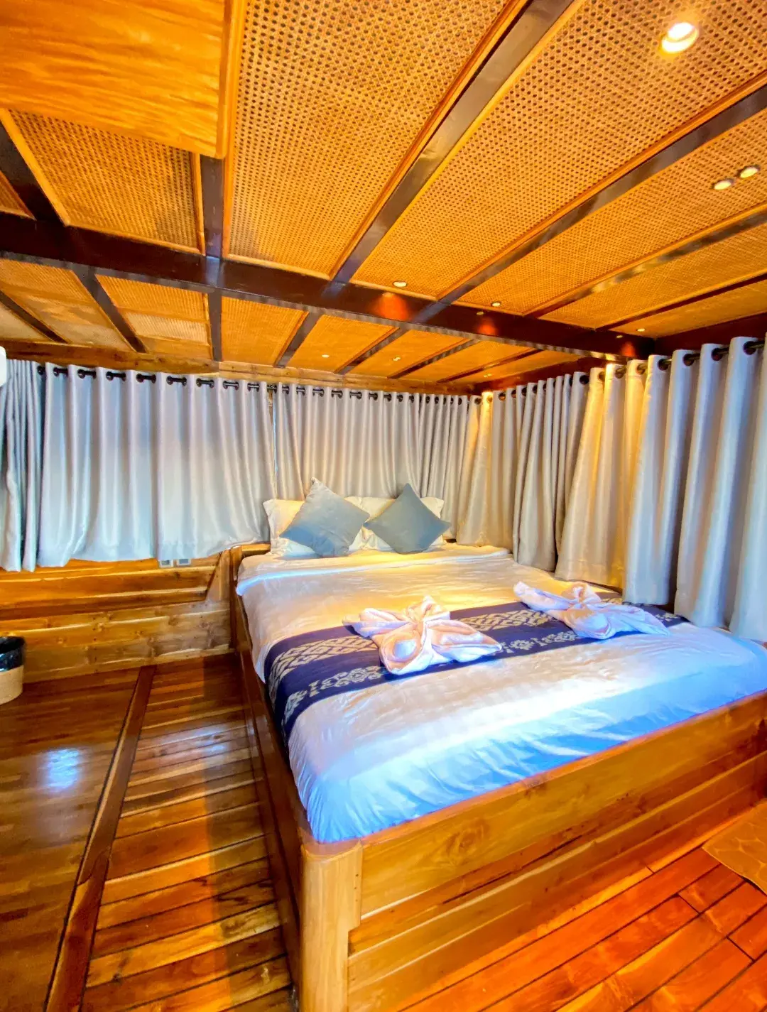 Refviero, Kapal Luxury (foto 4)