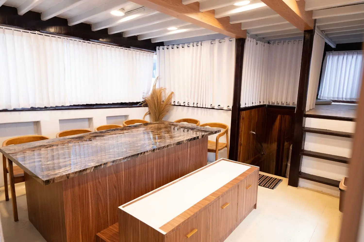 Alfathran, Kapal Deluxe (foto 3)
