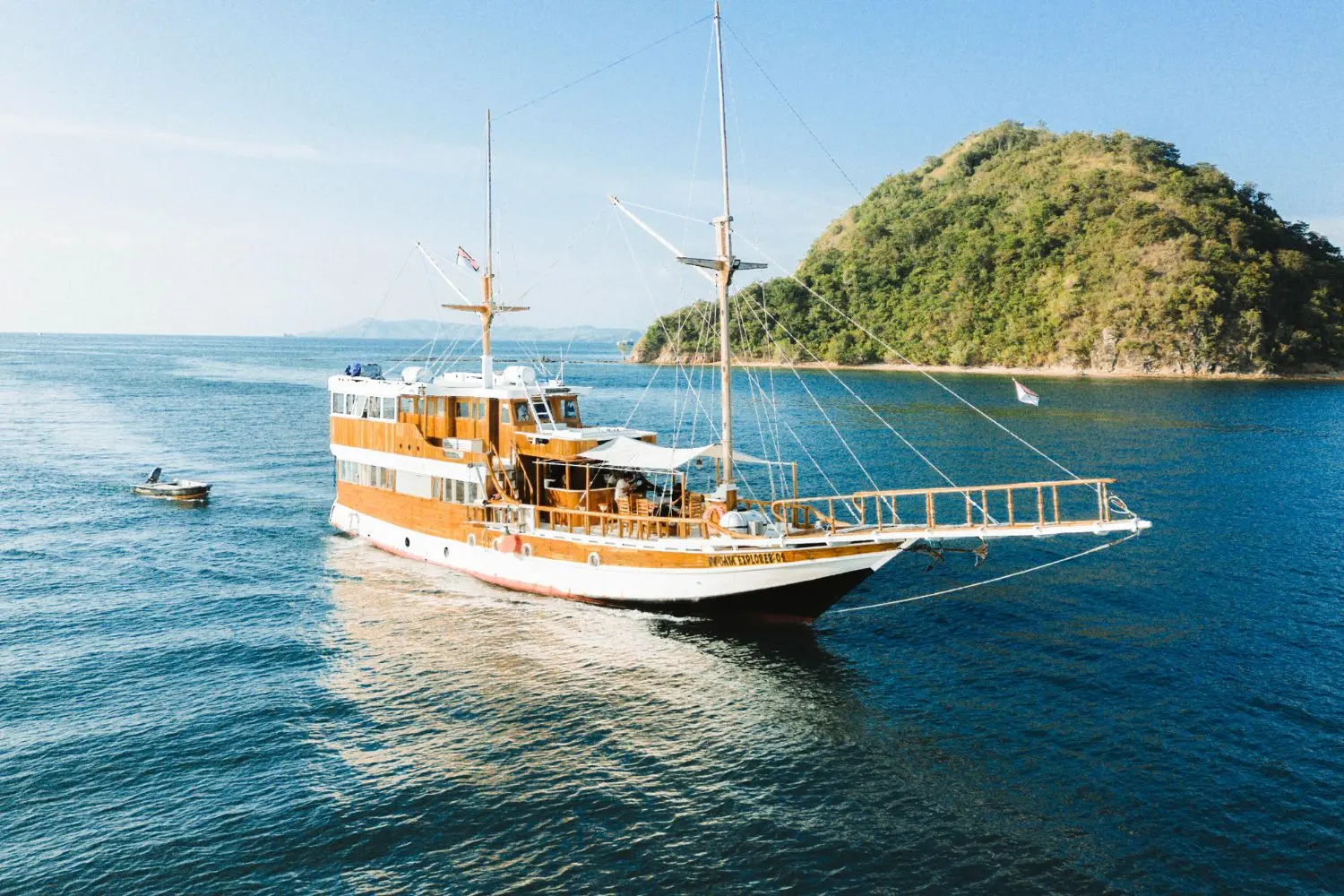 NK Jaya II, Kapal Deluxe (foto 3)