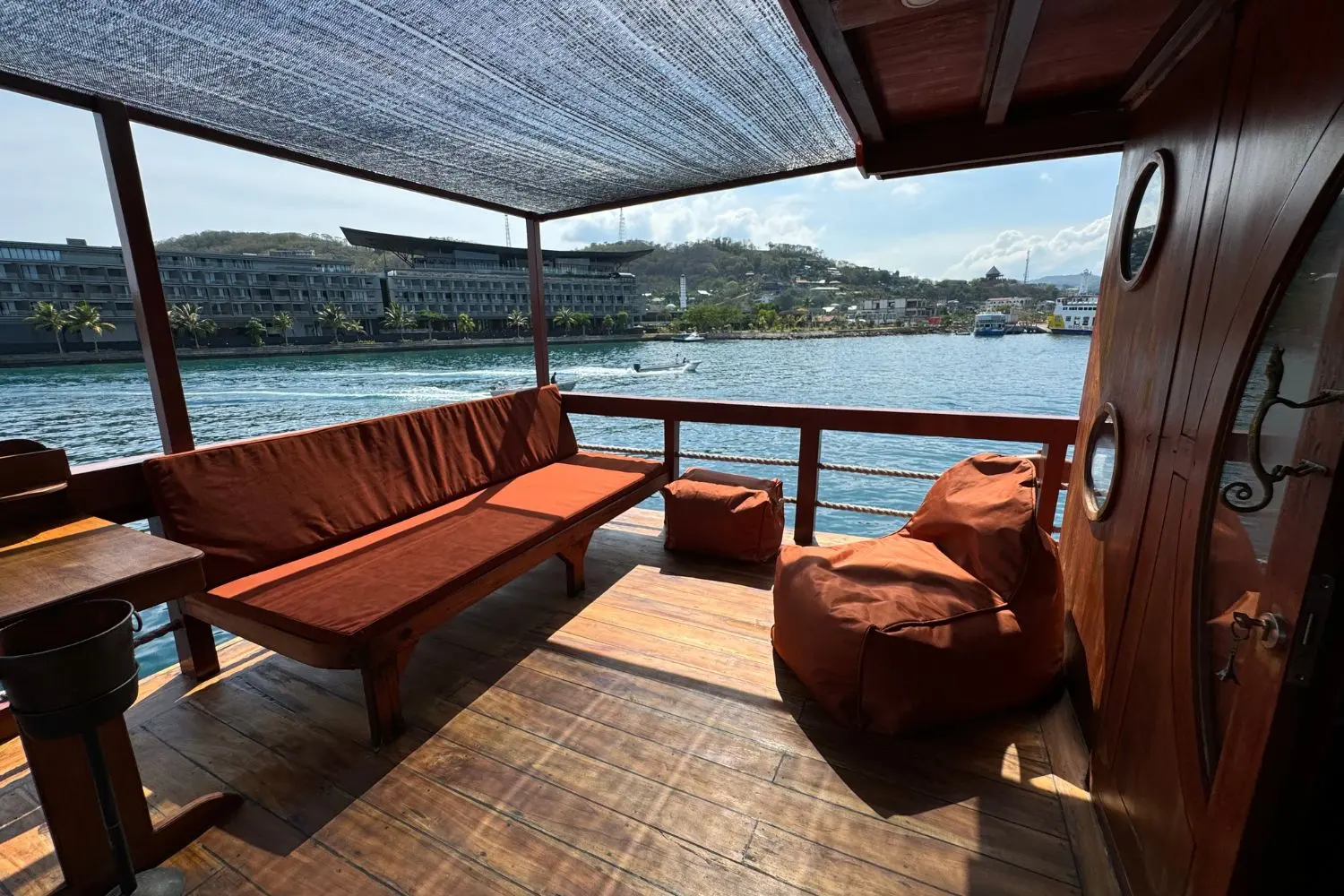 Radea, Kapal Luxury (foto 4)