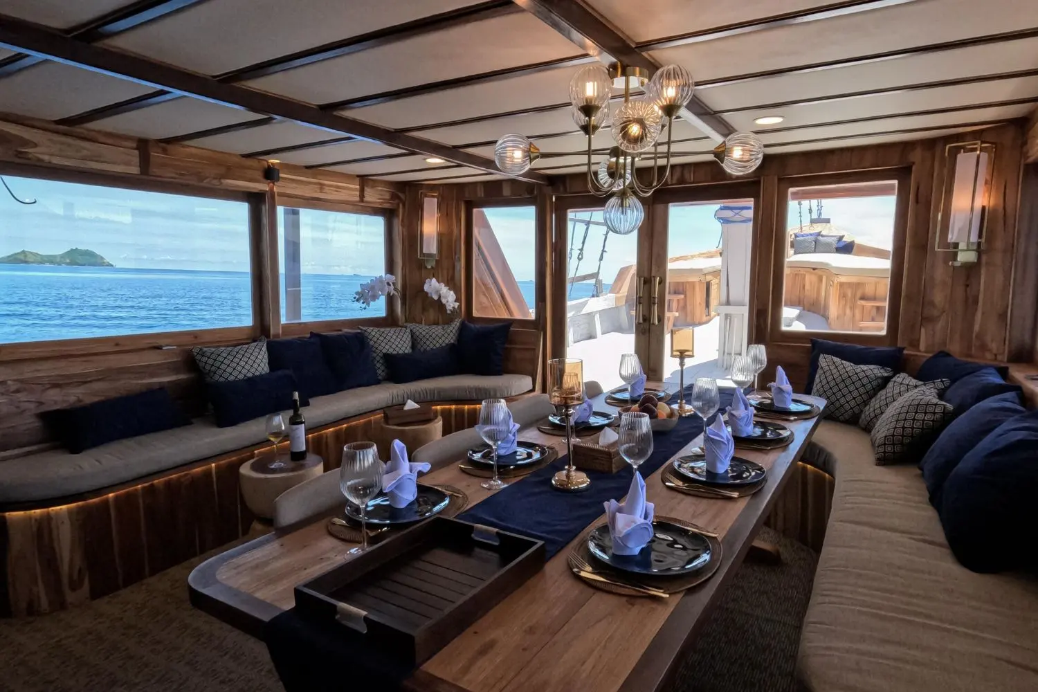 Raffles, Kapal Luxury (foto 4)