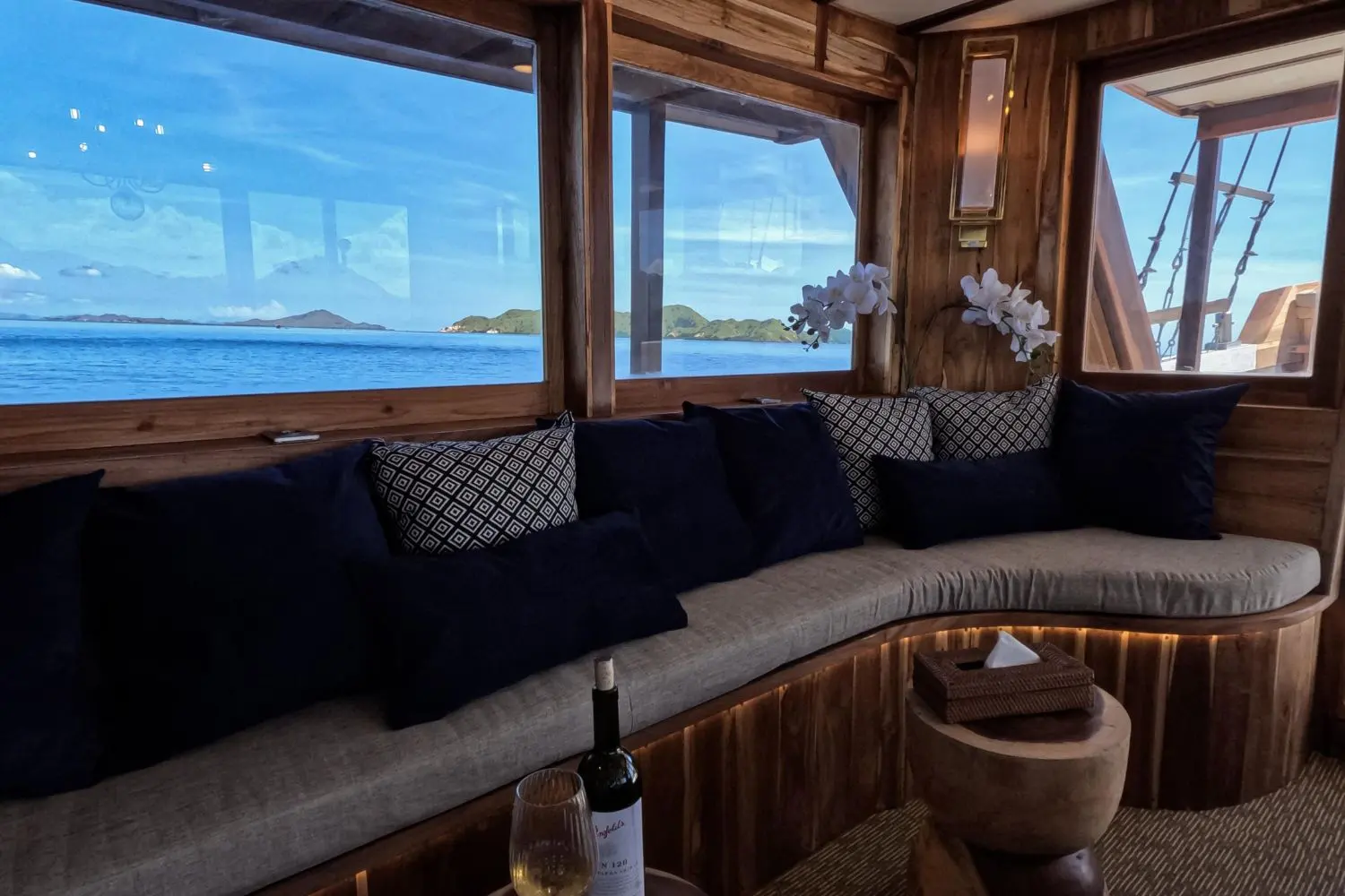 Raffles, Kapal Luxury (foto 3)