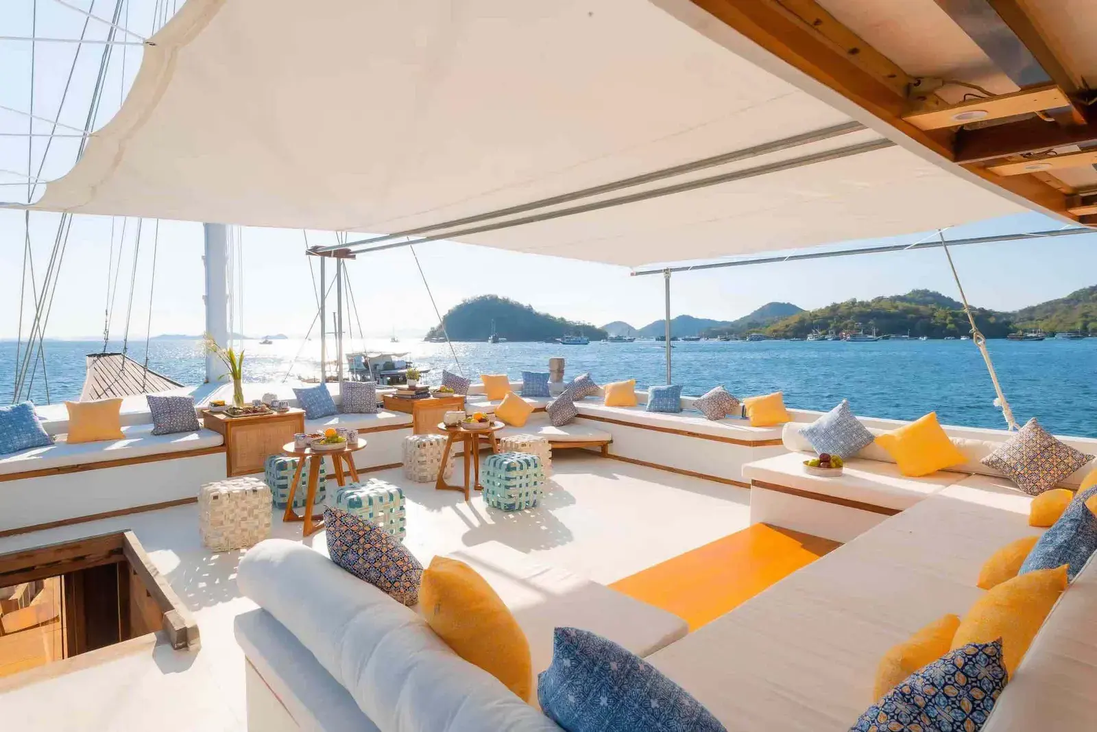 Catnazse, Kapal Luxury (foto 1)
