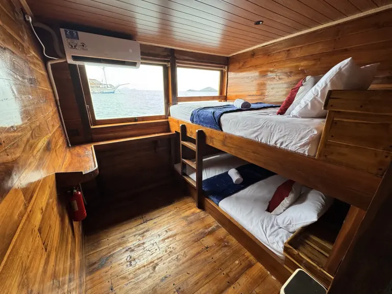 The Aimar Private Bunk Cabin with single bunk beds and a window