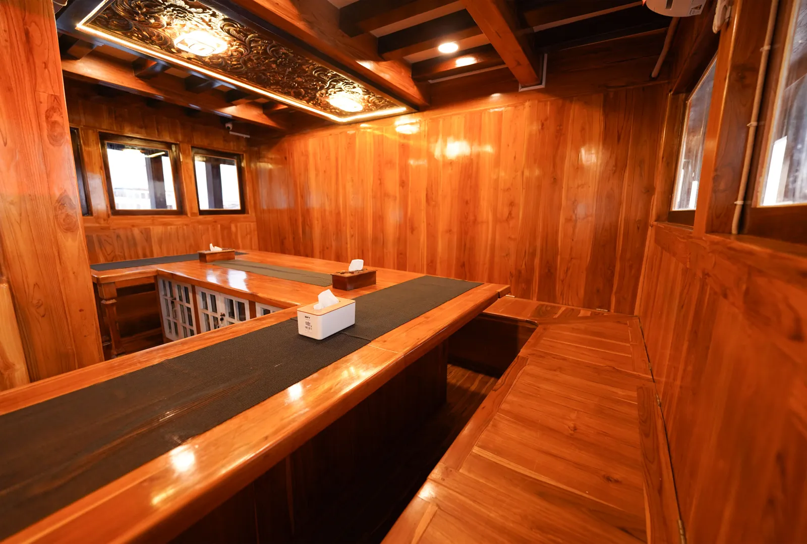 Alfathran 3 木质室内休息区