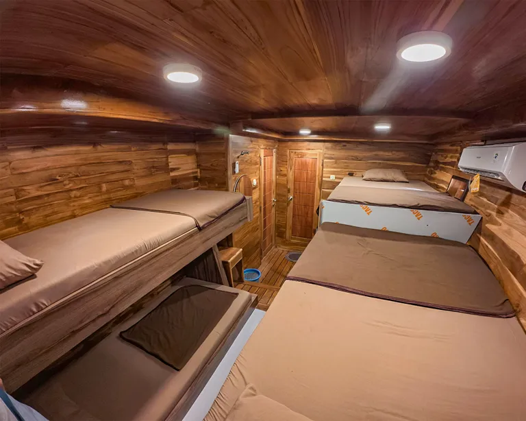 Alfathran 3 Sumbawa shared room with bunk beds