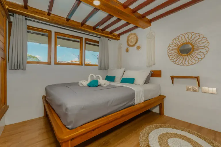 Kamar Master Cabin Main Deck, ber-AC, kamar mandi dalam, 2 tamu di Kapal Amore