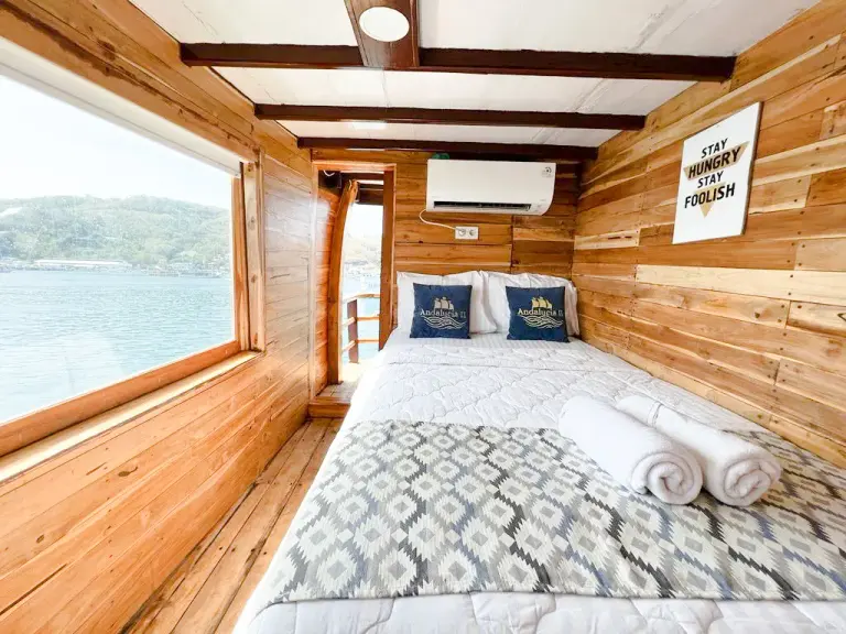 Ocean Room Andalucia 2 dengan jendela lebar ke laut