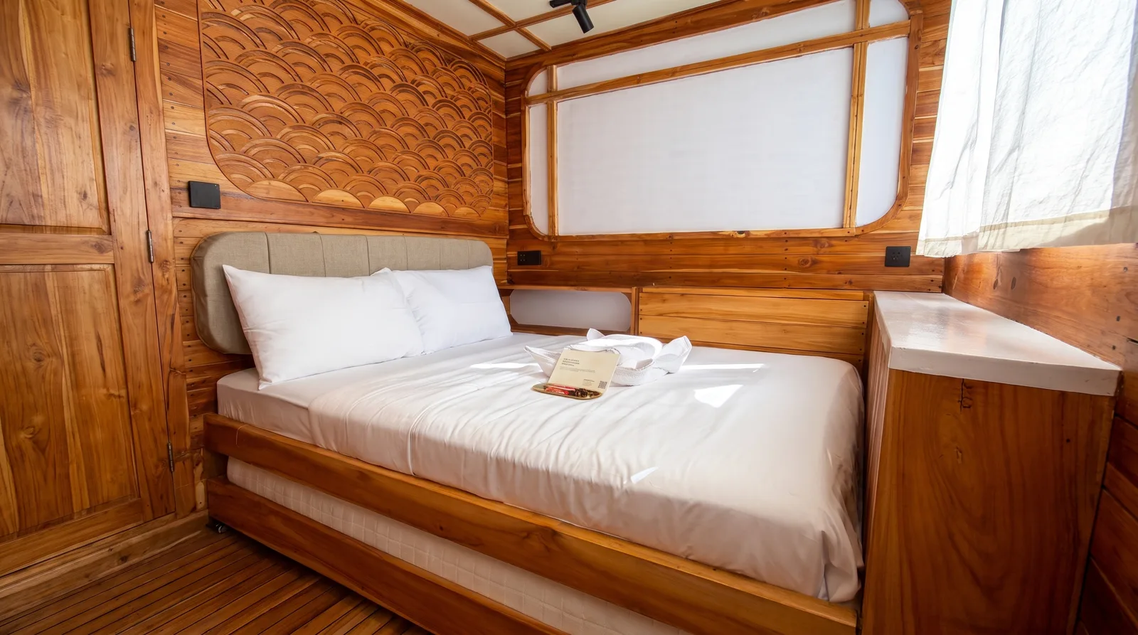 Premiere Ocean Room Andalucia 3 dengan tingkap laut