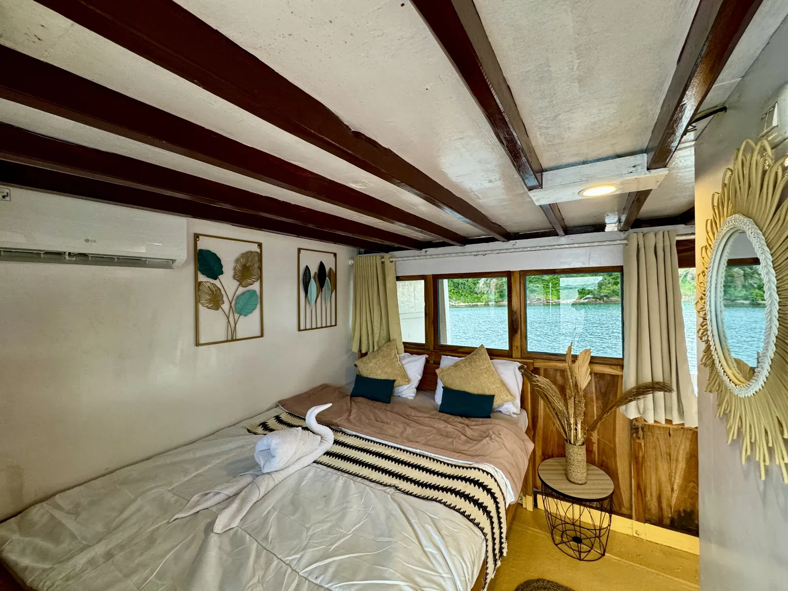 Master Cabin Balcony di kapal Arham Jaya II