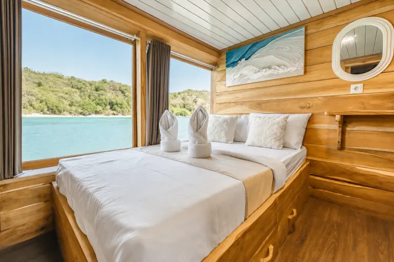 Superior Cabin 1 Arora, kasur double di dek atas