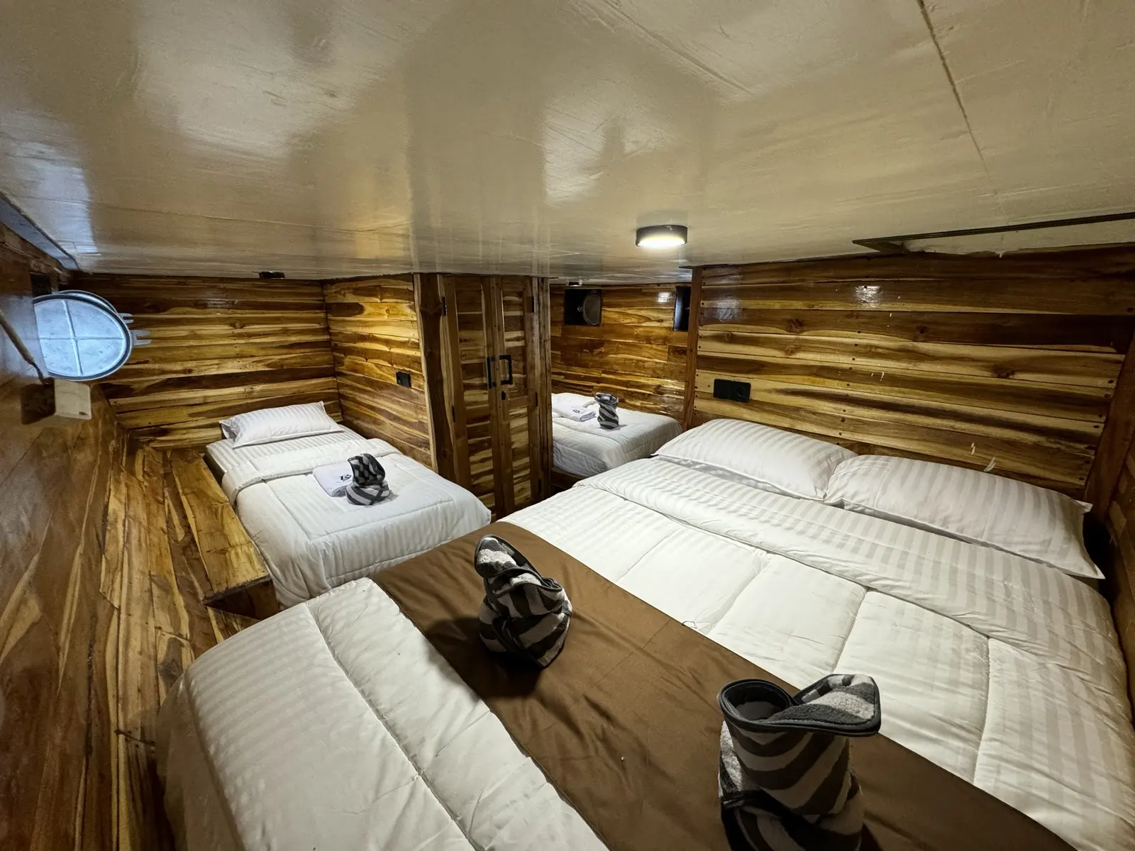 Family Cabin Bajo Sunset Voyages