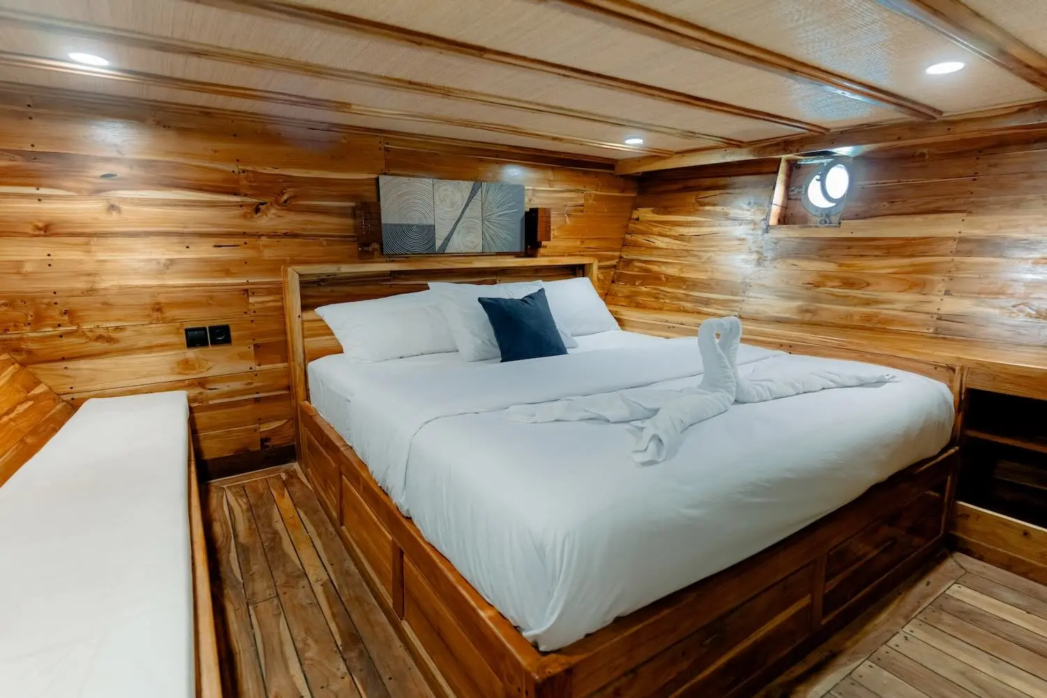 Barakati, Kapal Luxury (foto 4)