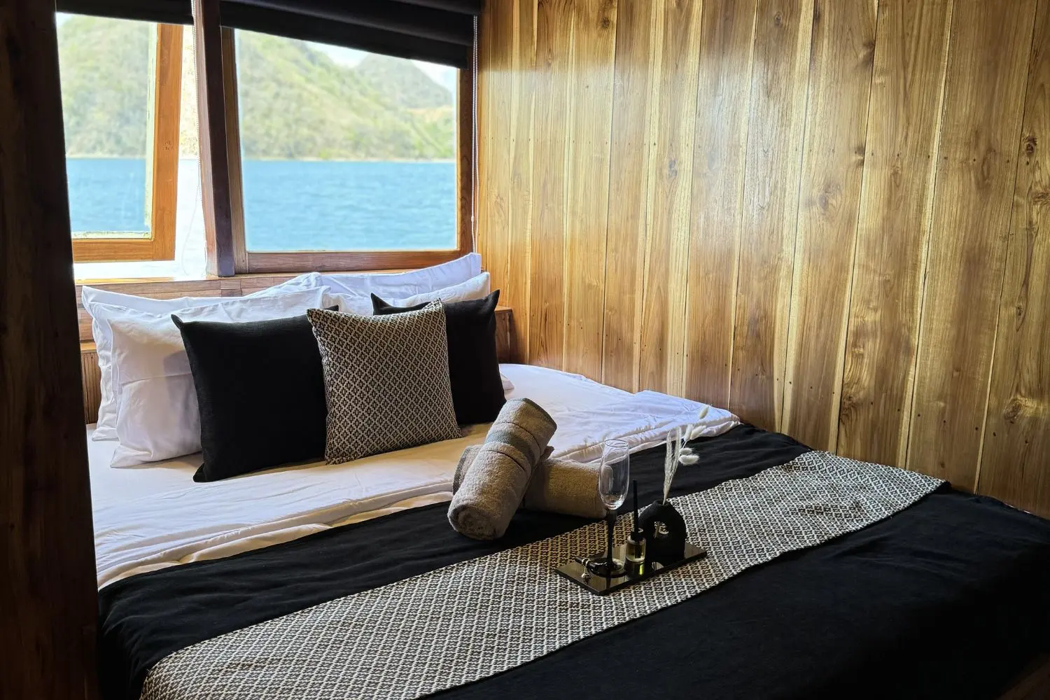 Blackbeard, Kapal Deluxe (foto 5)