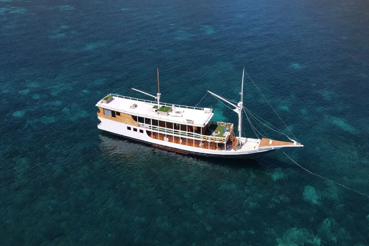 Dinara, Kapal Superior (foto 1)