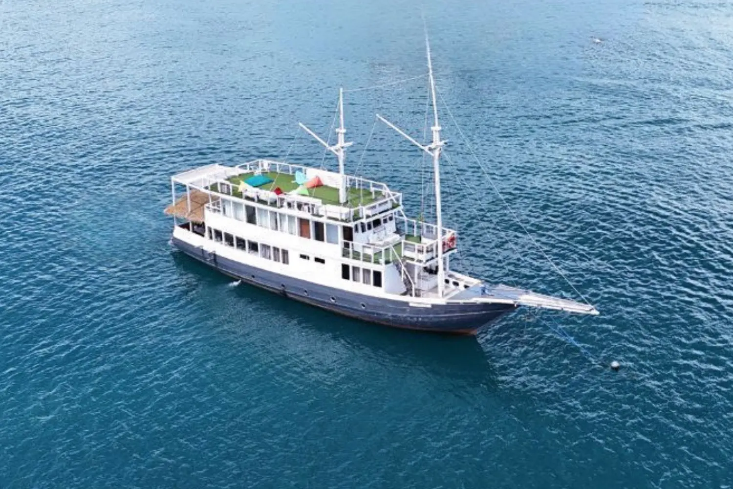 Dua, Kapal Deluxe (foto 1)