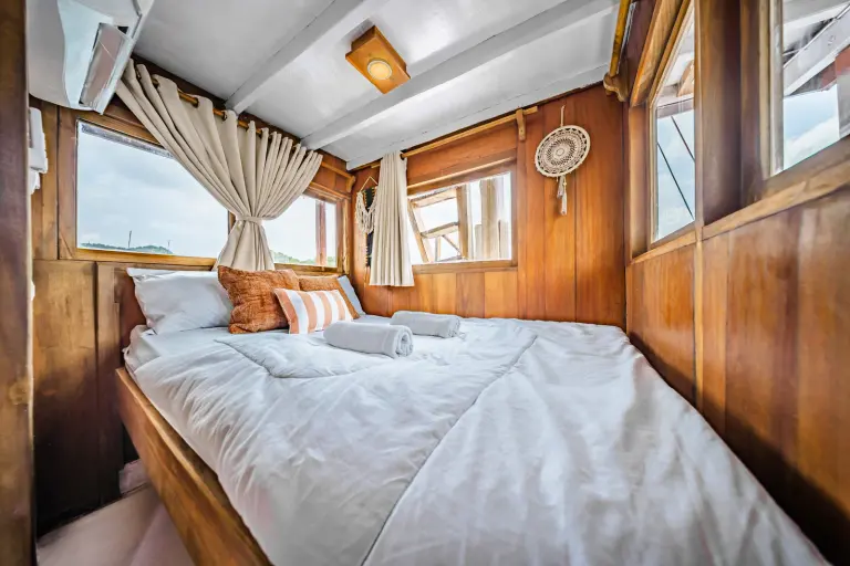 Kamar Private Cabin 270', kamar mandi dalam, 2 tamu di Kapal Dunia Baru Bajo