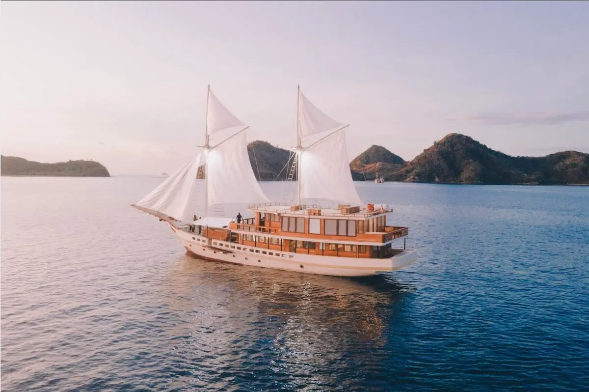 Elbark, Kapal Luxury (foto 1)