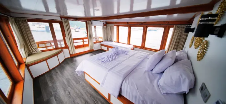 Kabin Master Balcony Fortuna, queen bed