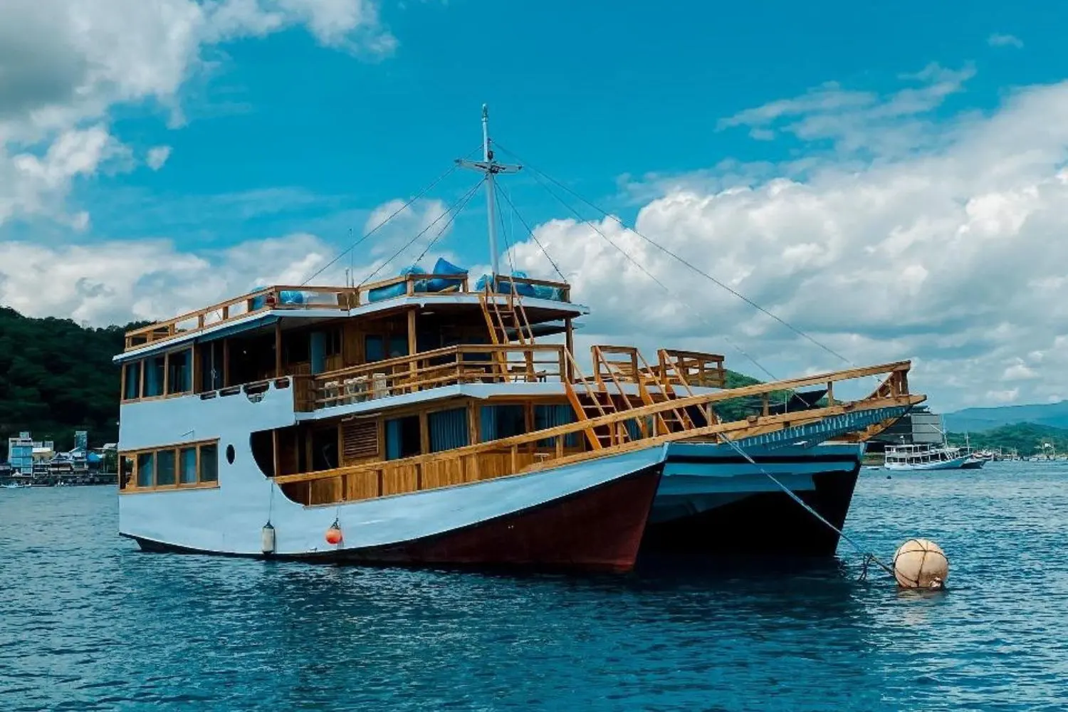 Gamala, Kapal Deluxe (foto 1)