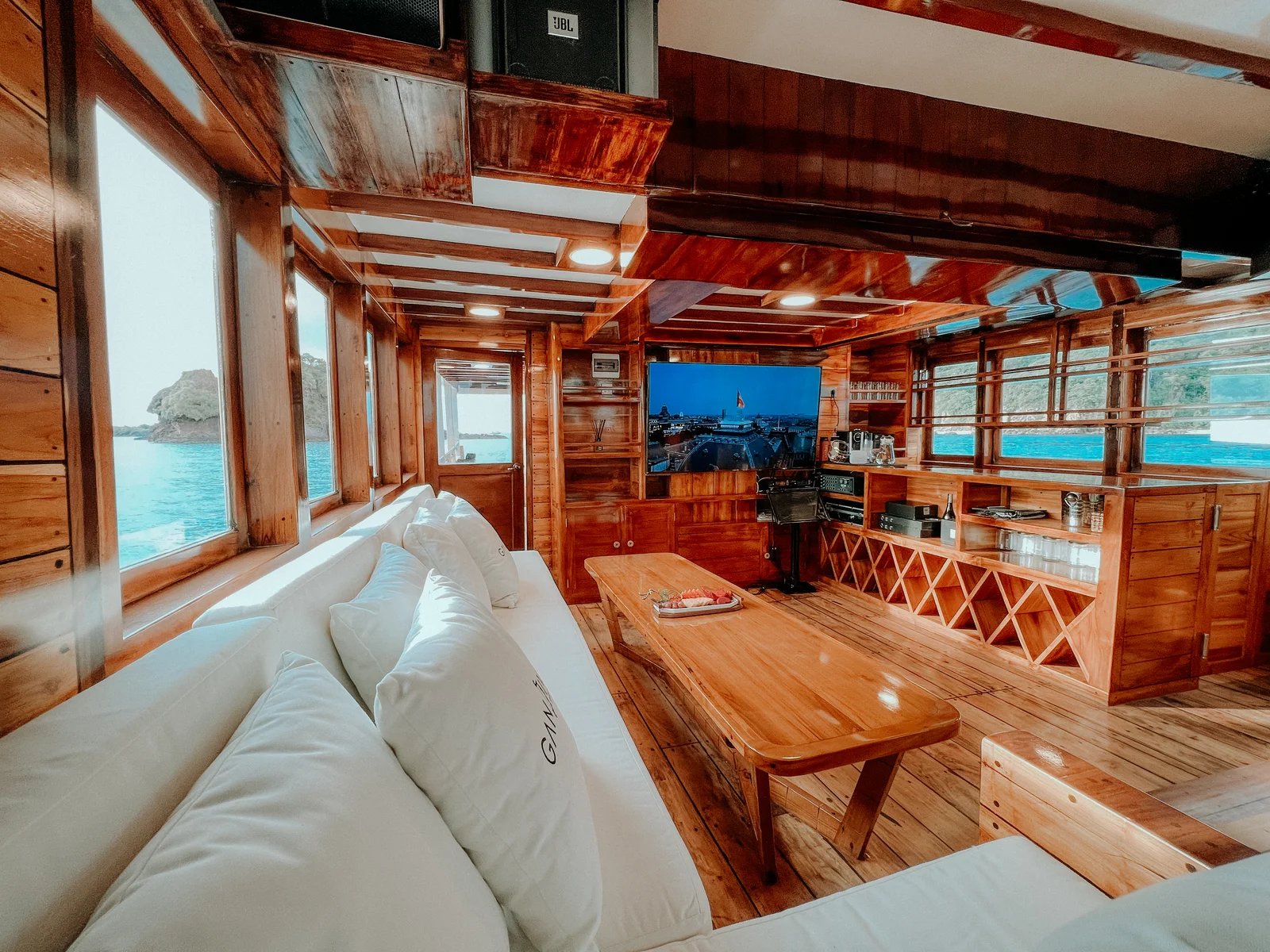 Gandiva, Kapal Luxury (foto 4)