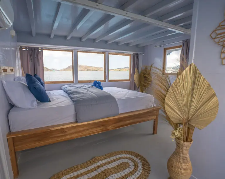 Kamar Master Cabin, ber-AC, kamar mandi dalam, 2 tamu di Kapal IJC