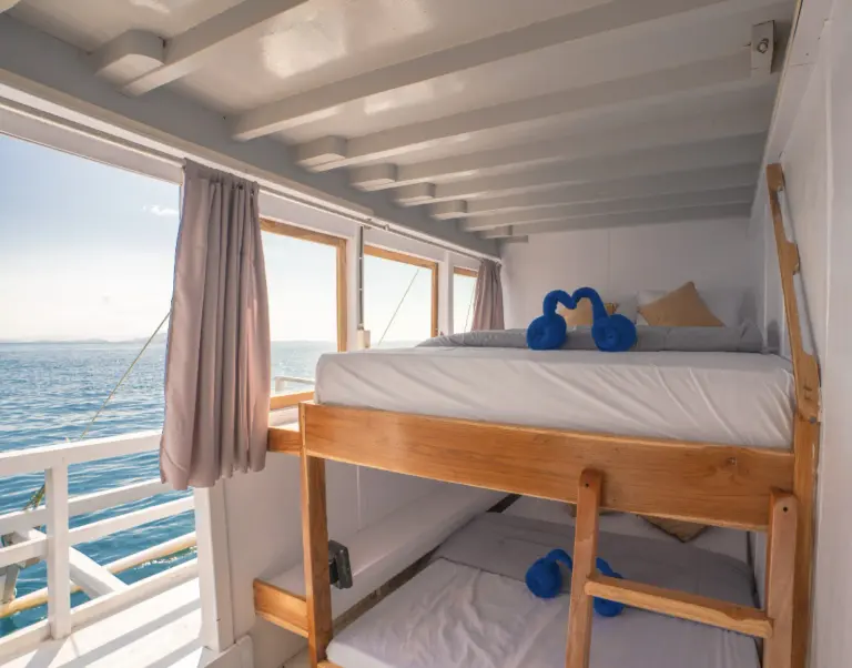 Kamar Sharing Cabin 1, ber-AC, kamar mandi dalam, 4 tamu di Kapal IJC