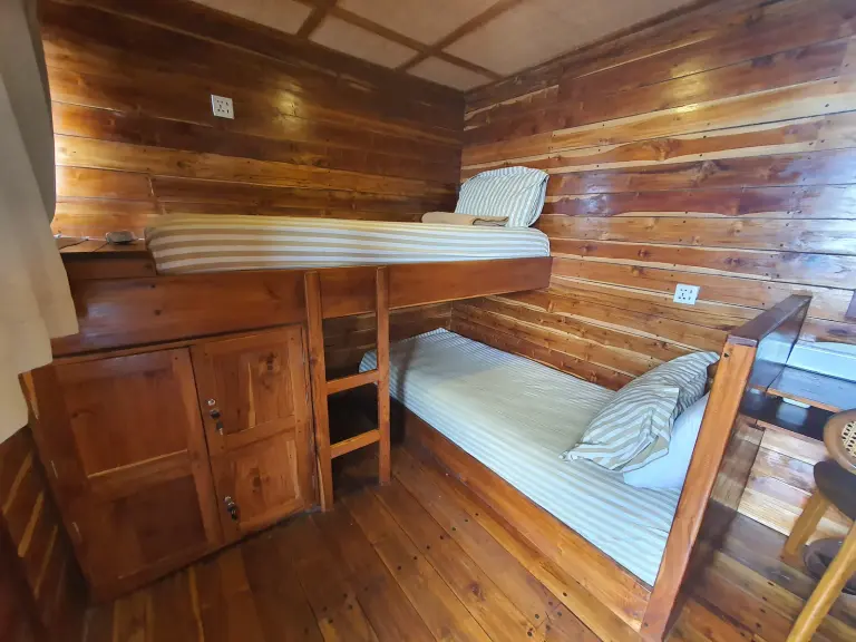 Kamar Deluxe Cabin Bunkbed, ber-AC, kamar mandi dalam, 2 tamu di Kapal Sea Familia II