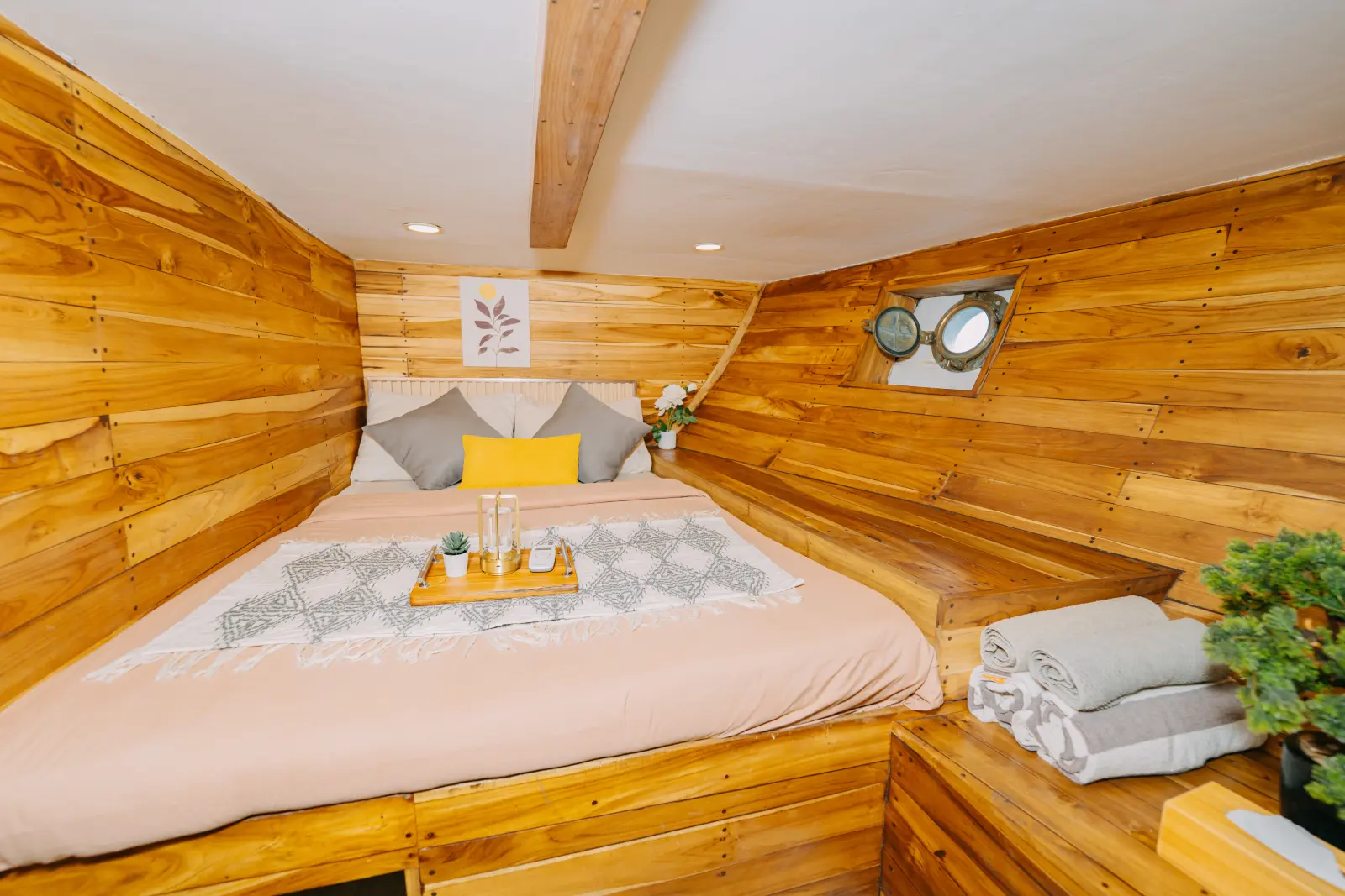 Jupiter Cabin Semesta Voyages