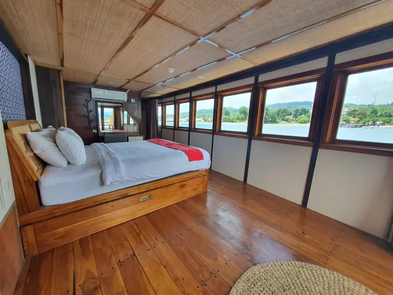 Kamar Master Cabin 1, ber-AC, kamar mandi dalam, 2 tamu di Kapal Sea Familia II