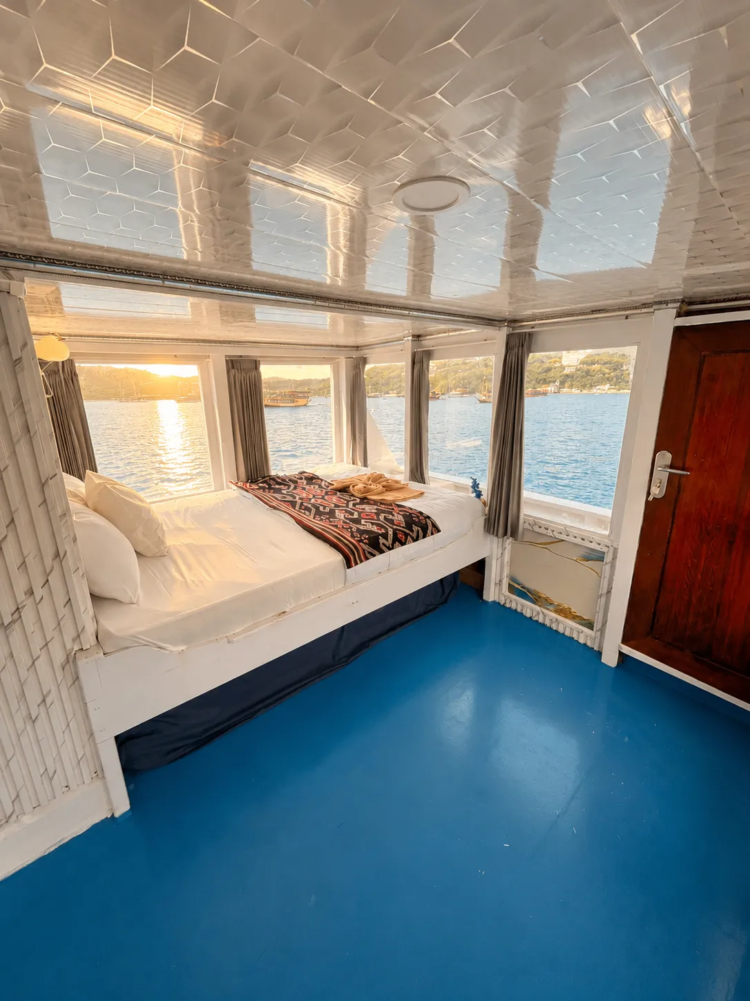 privat di kapal King Cirox 1