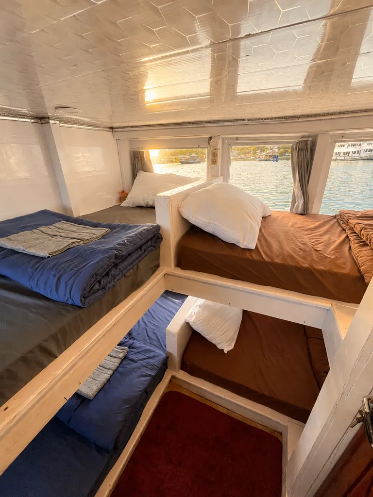 Sharing Cabin Main Deck di kapal King Cirox 1
