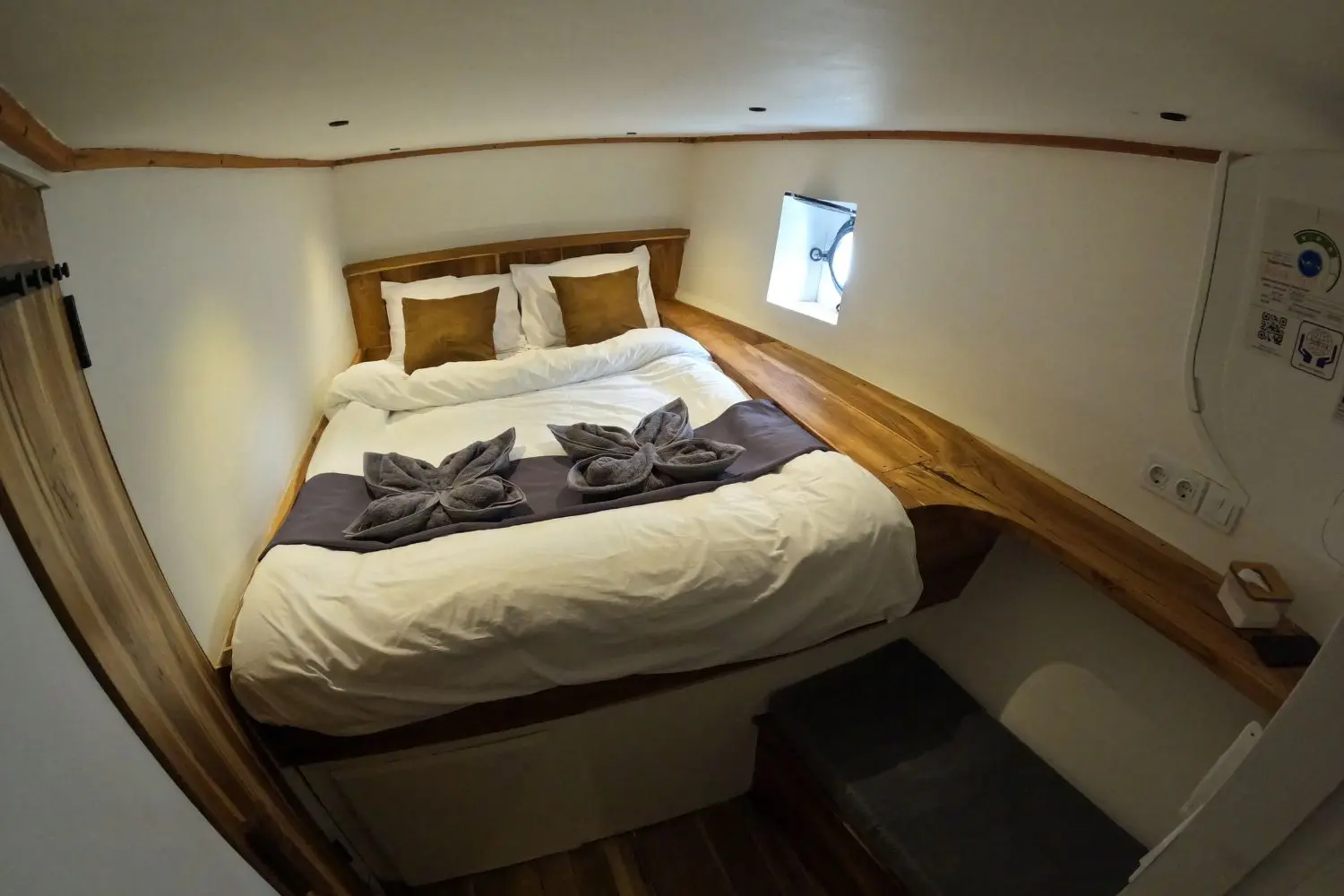 Lanakila, Kapal Deluxe (foto 4)