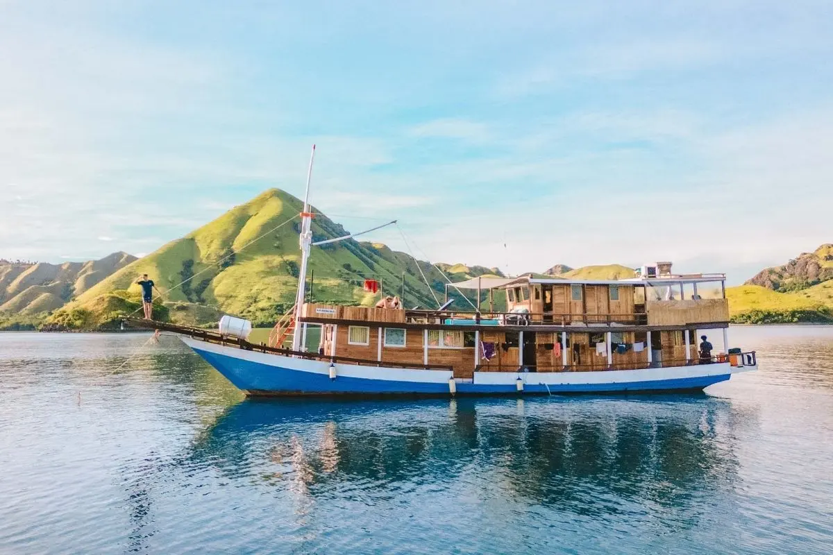 Pesona Bajo, Kapal Superior (foto 1)