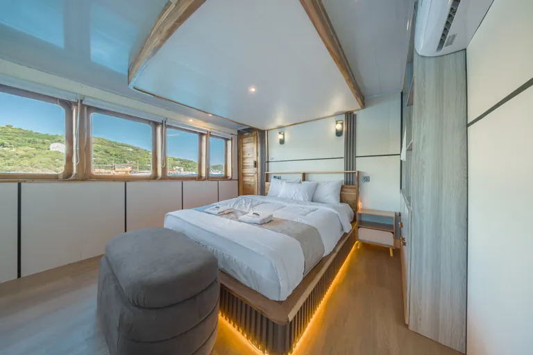 Master Cabin Middle di kapal Raja Bintang 03
