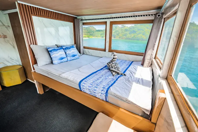 Kamar Full Ocean View Cabin, kamar mandi dalam, 2 tamu di Kapal Ramadani Star