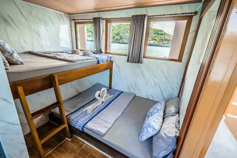 Kamar Sharing Cabin, kamar mandi dalam, 4 tamu di Kapal Ramadani Star