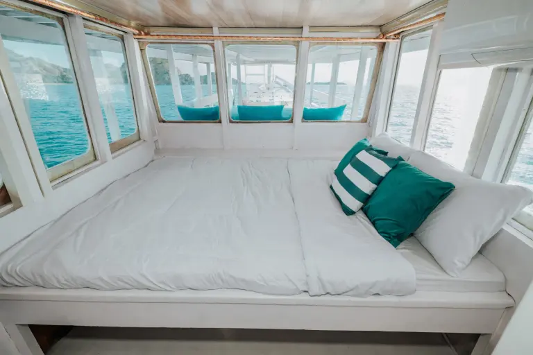 Kamar Private Cabin 270' Sea View, ber-AC, kamar mandi dalam, 2 tamu di Kapal Sabira