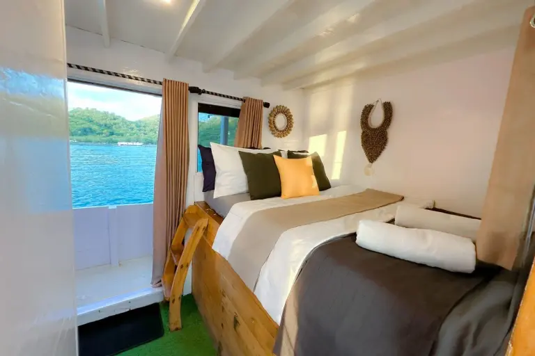 Kamar Suite Cabin, kamar mandi dalam, 2 tamu di Kapal Santemako