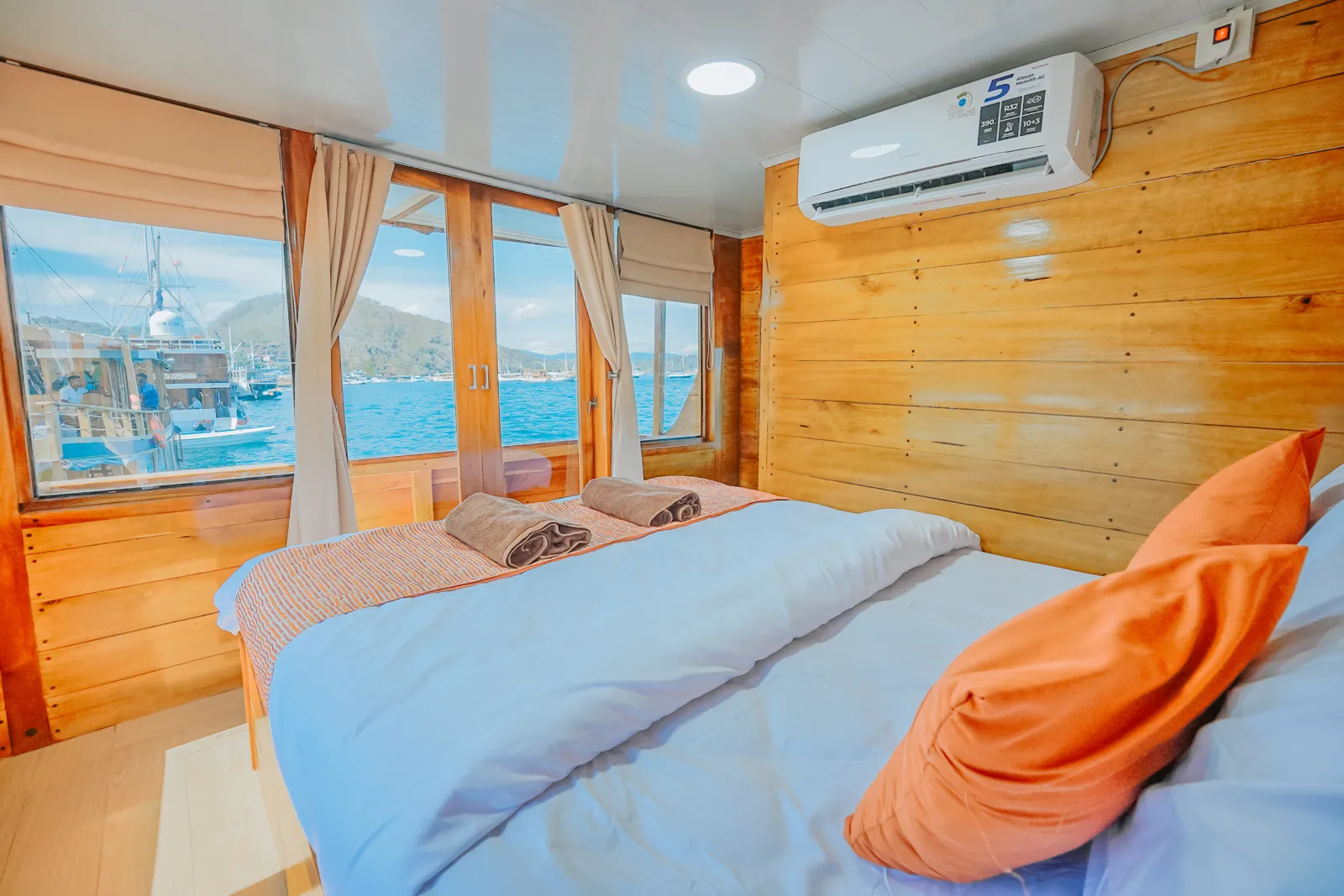 Master Cabin Balcony di kapal Segara