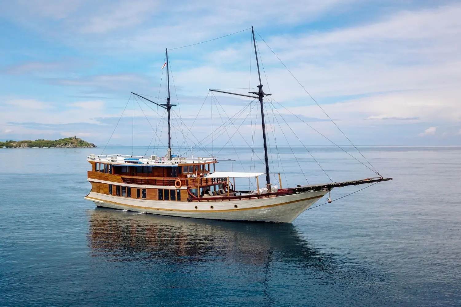 Senada, Kapal Luxury (foto 1)