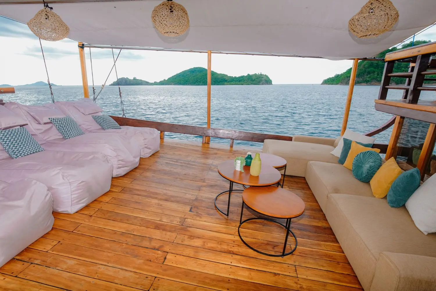Senada, Kapal Luxury (foto 2)