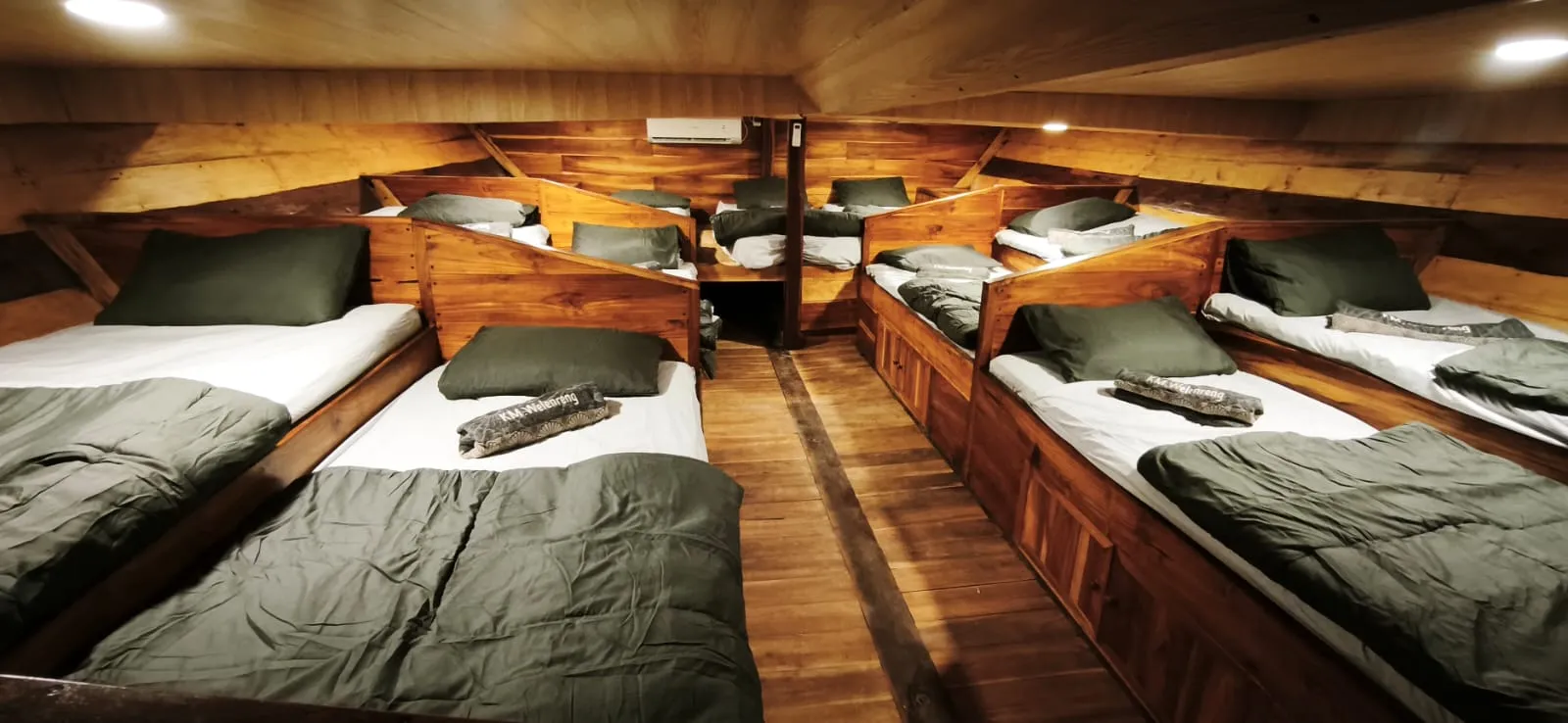 Sharing Room (1-12) Walenreng Liveaboard